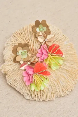 Pendiente flores pailletes