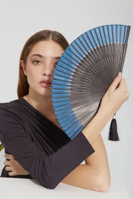 Abanico madera negra y papel