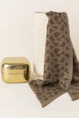 Fular Corto Estampado Celosía