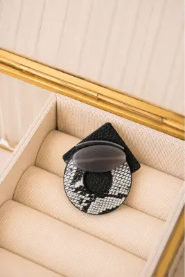 Broches Piedra con piel